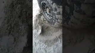 Clearing tread of the tire.  At certain revolutions the sand gets expelled. #falken #falkentires