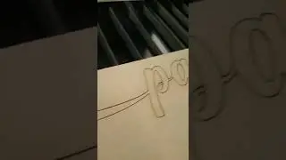 Máquina láser cortando MDF como mantequilla 