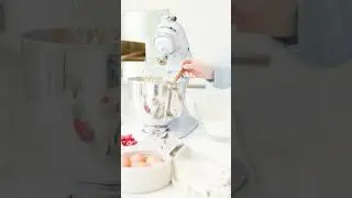 Pistachio Raspberry Cupcakes