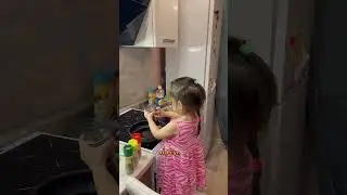 Алла готовит суп