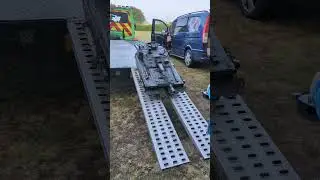 "Mind the TARDIS!" Unloading Thomas the tank @REME Sci-Fi day #events #REME