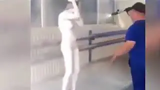 Зашла помыться на мойку