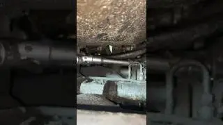 Посмотрите на состояние подушки двигателя, спустя год.