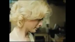 Waitress pranked & spanked - Jambon d'Ardenne (1977)