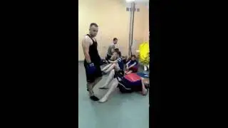 Тула. Маркин . Д. Н. КУДО. Отработка на подушках добивания и сдавливания партнера ногами.
