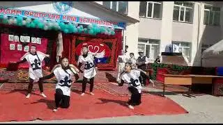 Заманбап кыргыз бийи менен "Арууке"бий тобунун ср группасы