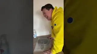 Wenn man als Kind vor dem schlafen noch Cola trinkt 😂