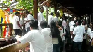 පන්සලේ පුංචි කතාබහක්...