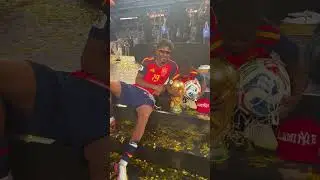 Es LA IMAGEN😍 La Copa del Mundo en manos de Keyne y Lamine Yamal🇪🇸🏆