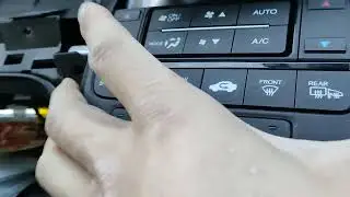 Honda Stepwgn RP5 снятие кнопок управления климатом и селектора КПП