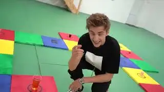 (Удаленный ролик на канале А4) ПРОЙДИ ГИГАНТСКУЮ НАПОЛЬНУЮ ИГРУ ЧТОБЫ ВЫЖИТЬ!
