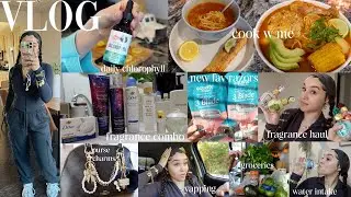 VLOG- how I spray perfume +purse charms +fav razors +fragrance haul +cooking +yapping +etc.