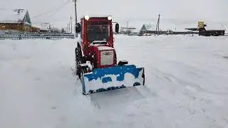 Учалинский район. Башкортостан. Сильный  снегопад. Без трактора не выехать.