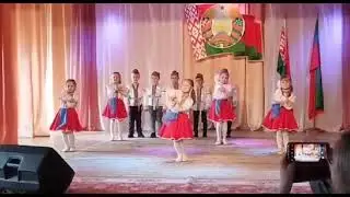 Танец на попурри военных песен (акция "Квітней, мая краіна Беларусь"
