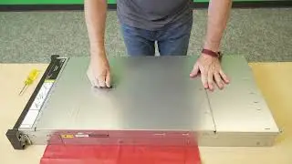 Lenovo ThinkSystem SR850 V3 installing a front top cover