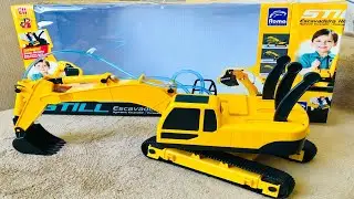 Toy Excavator with Hydraulic System - Opening box with new toy excavator