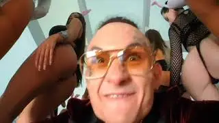 школотрон поет хью хафнер моргенчтерн