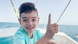 Алан и Амир и их Родители развлекаются на море