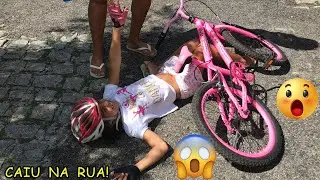 SABRINA CAIU DA BICICLETA !!- SABRINA FELL OFF BIKE!!