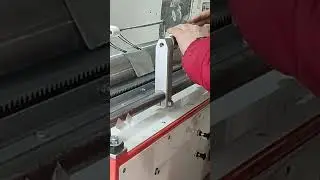 Намотка парикмахерской фольги.