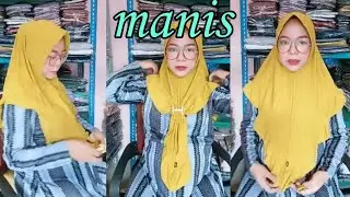 Bunda Nisa jualan jilbab