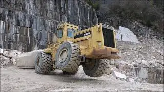 Caterpillar CAT 988B working hard...