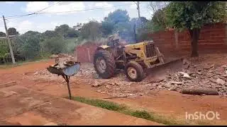 VOVÒ NO SEU TRATOR CBT 1105 ARRUMA A RUA PRA NÓS KKK