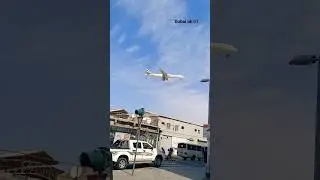 very critical Landing of Emirates flight Boing 777 #dubaiuk01 #travel #shortsviral #love