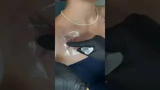 АСМР видео тату на ключице для девушки - колибри. Красивая мини татуировка в цвете от мастера