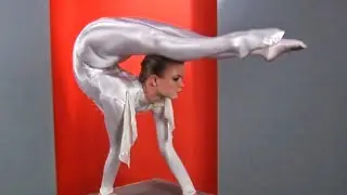 Acrobat Masha. Handstand Contortion.