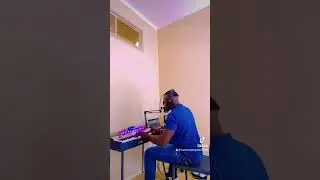 Mar One gangsta en Demostration de piano 🎹 🎼🎤