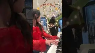Une danseuse s’incruste quand je chante JUNGKOOK ! #piano #streetpiano #mashup #jungkook #pourtoi