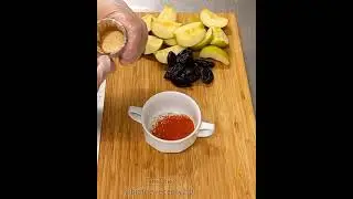 Запечённая утка с яблоками и черносливом