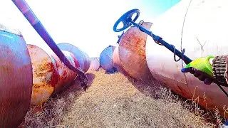 KEEP OUT HERE! A DIGGER'S DREAM!