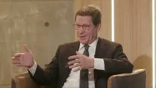 THE MAN AT THE CENTER OF EVERYTHING  NEW MANAGEMENT MODEL