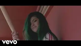 Phoebe Ryan - Boyz n Poizn (Video)