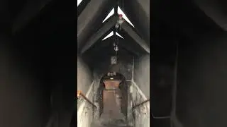 Ереван. Церковь в центре города. Декабрь и розы.