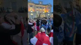 ХВИЧУ ОБОЖАЮТ В НЕАПОЛЕ/ ФАНАТЫ ПОЮТ ПЕСНЮ #napoli #forzanapoli #kvaratskhelia #imfa #georgia
