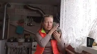 Украина.Живём у бабуси в селе.Кормим хозяйство.Ответ на комментарии про Серёжу!