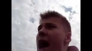 Парень обосрался прямо на горке