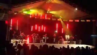 la carcajada en vivo. tus besitos