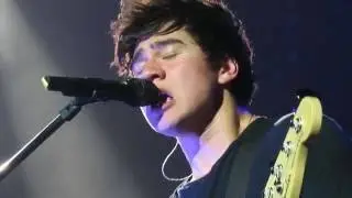 5 Seconds of Summer perfoming Vapor + Calum's speech + Amnesia in Madrid (June 11th)