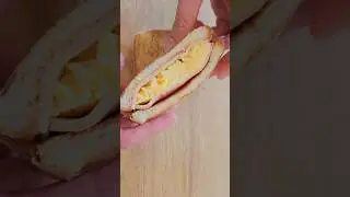 omelette ham and cheese sandwich