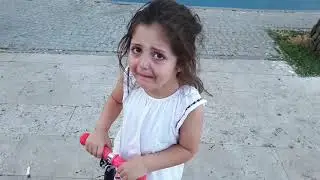 سقطت عفيفة من السكوتر Afife Scooterdan Düştü! Afife fell off the Scooter!
