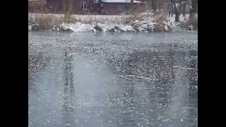 Речушку нашу льдом покрыло.