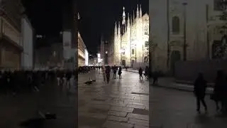 Singer in the Duomo Square / MILANO