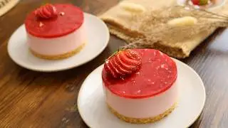 Bánh mousse dâu tây sữa chua không dùng lò nướng | Strawberry yogurt mousse cake (no-bake)