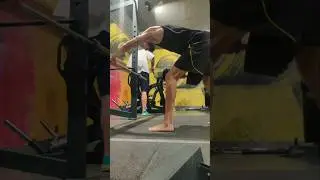 Будую спину в залі
