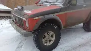 Нива на 32 вторых колесах. Клиренс почти 40 см.