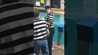 This was unexpected 😂😍 Mime Seaworld
